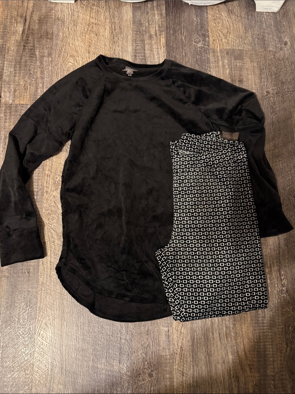 Women's Black Long-Sleeve Sleep Tee with Monochrome Accent